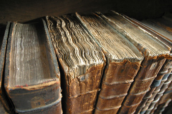 Fonte: http://ilmagazzino.blog.kataweb.it/files/2007/10/old_book_bindings.jpg